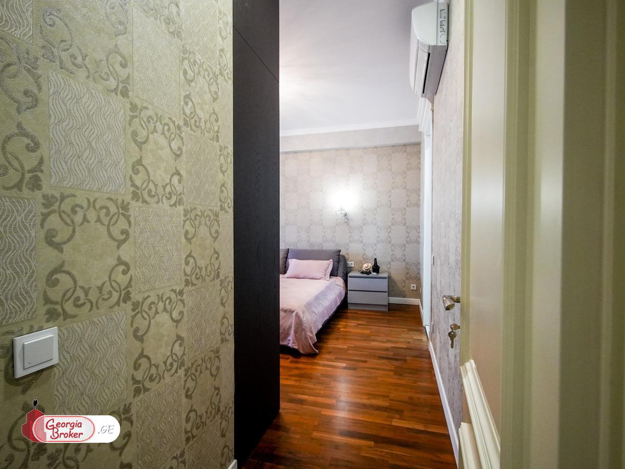 იყიდება ახალი გარემონტებული 5 ოთახიანი ბინა   "დომუსში"